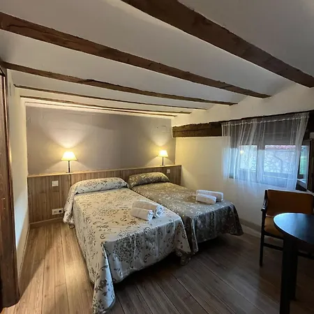 La De La Bruja Hostal *